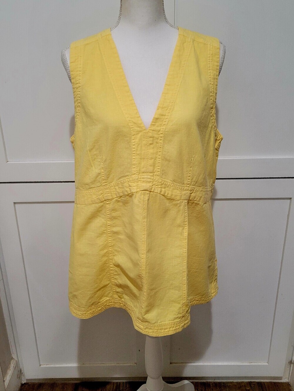Anthropologie Pilcro Linen/Cotton Blend Yellow V-Neck Sleeveless Blouse | Large